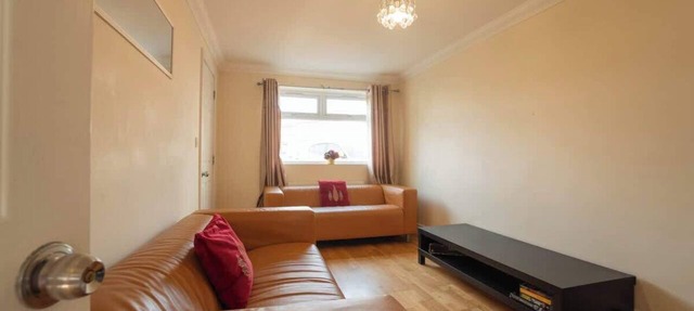 Free parking | 7 beds | Contractor & Large groups in Berkshire