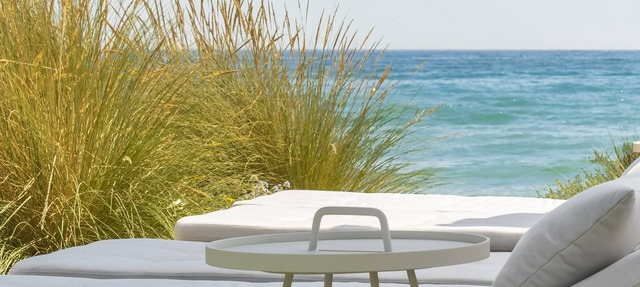 Frontline 6 BDRM Luxury Villa w Beach Access in Marbella