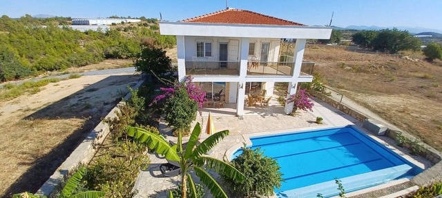 Fully equipped villa with a private pool, hot tub, garden, and fireplace in the mountains in alanya