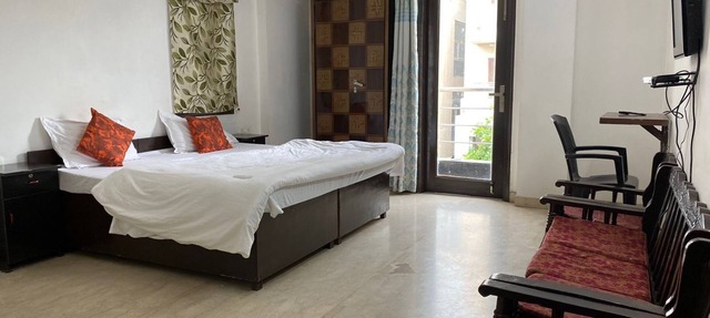 fully furnished accommodation with four bedrooms in New Delhi