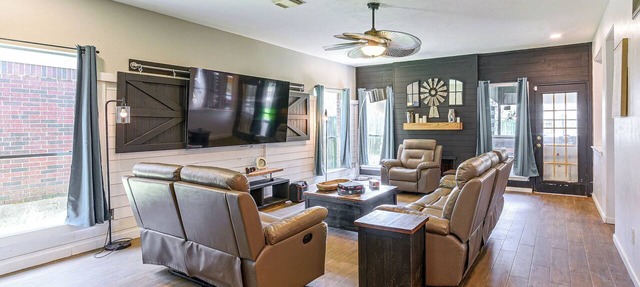 Games & Yard! Family Home Near Kemah Boardwalk in Dickinson