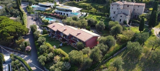 Gianni with 2 bedrooms, in the ground floor with garden and lake view in Torri del Benaco