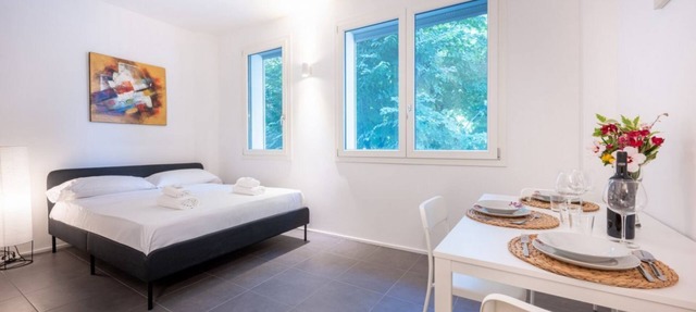 GuestHost - Bright Studio Apartment near Hospital in Parma