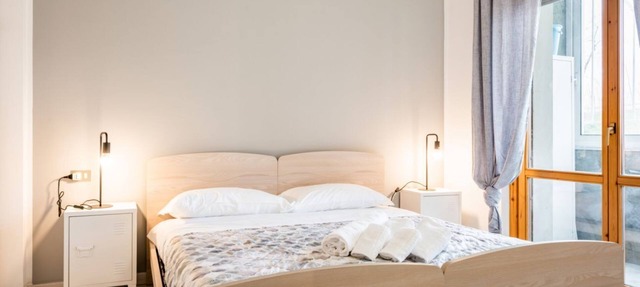 GuestHost - Comfortable and modern apartment of about 50 square meters with two balconies, able to accommodate up to 4 people, is located on the 1st floor of a building without a lift. The flat is situated in Luni Mare, in an area full of services, conve in Luni Mare