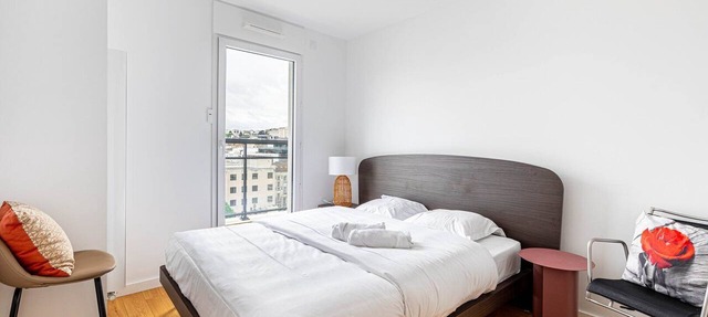 GuestReady - Chic cocoon with a balcony in Suresnes