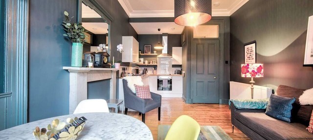 GuestReady - Stylish 2BR in Heart of Tollcross in Edinburgh