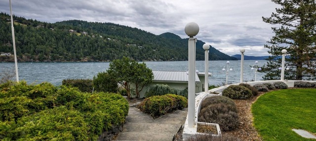 Hillside 2BR Suite with Fireplace & Balcony in Eastsound