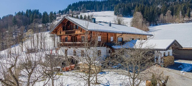 Holiday home with 3 modern flats opposite ski lift in Itter