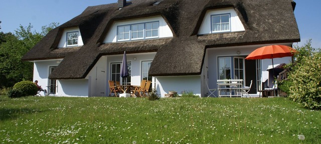 Holiday house thatched with reed in natural reserve area with garden and terrace in Putbus - Wreechen