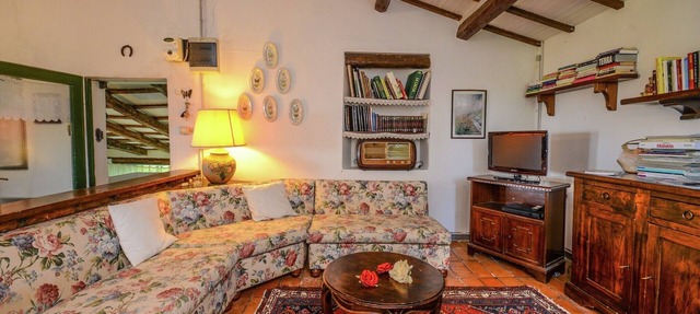 Idyllic Countryside Stay with Garden in Montefiore Conca