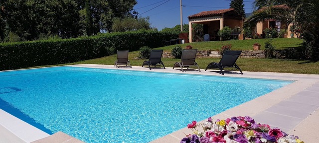 Independent Villa with Large Pool and Summer Kitchen in Châteauneuf-Grasse