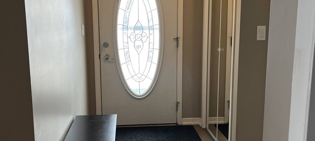 Inviting 1 Bedroom Fully Furnished smoke-free Guest House in Saint-Albert