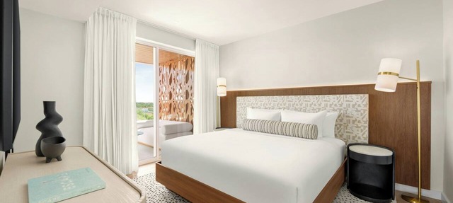 Island Stay Near Snorkeling, Shopping & Waterfront Dining in George Town