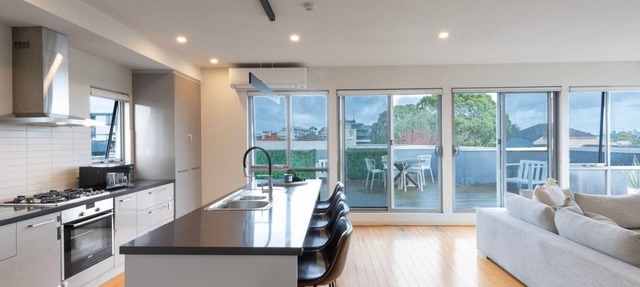 Jasandro Ivanhoe Base 17 in Ivanhoe