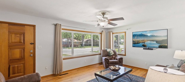 King Bed with fenced in backyard & Large 65" TV in Bourbonnais