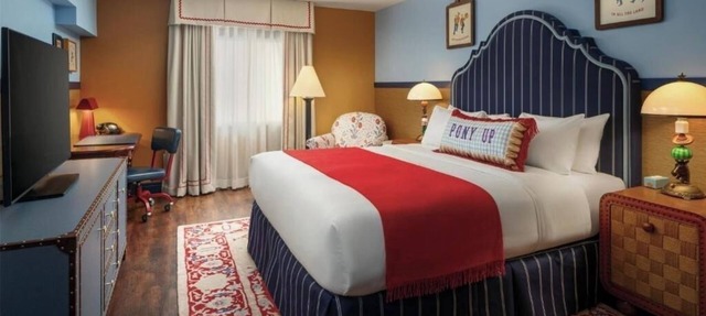 King Room Near Meadows School of the Arts DAL in Dallas