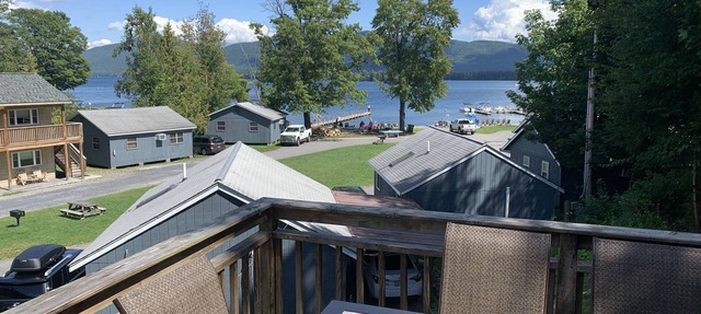 Lake George Lake View and Beach Access 4 Bedroom House - 10 People in Lake George