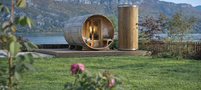 Lakefront cottage on Lake Bourget in Conjux