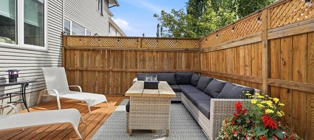 Lakeshore Central steps to the main beach sleeps 8 in Sylvan Lake