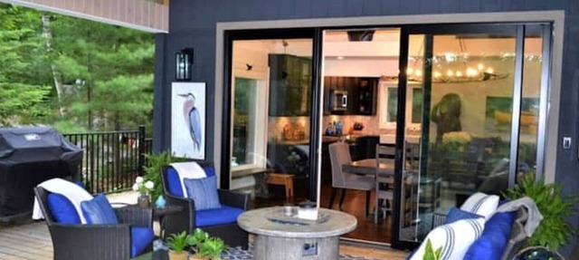 Lakeside Serenity: Modern Comfort Meets Nature in Dwight