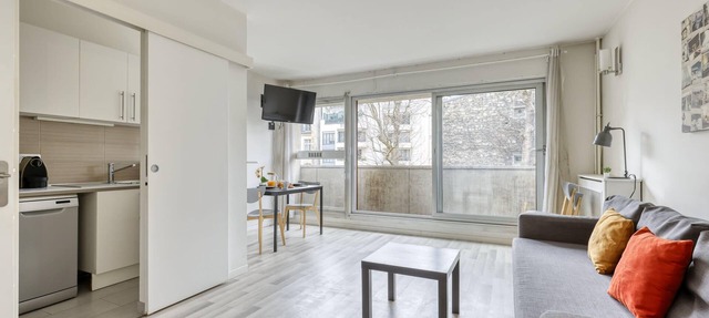 Large & Bright Studio with Balcony-Paris 16-Mid T in Paris