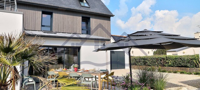 Large, recently built architect-designed house for 12 people in Guilvinec