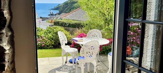 Little Gwyn. 3 min walk to Beach! Gorgeous views out to sea. in Gorran Haven
