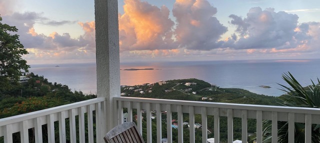 Lovely, Pet-friendly 2BR with Gorgeous Ocean Views & 3 Beaches Nearby in St Thomas