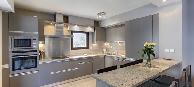 lovely quality apartment, aircon lift pool located 7mn by foot Croisette&Palais in Cannes