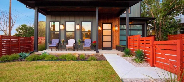 LUXE DT Retreat: MegaHotTub+Gym+outdoorMovie+BBQ+EV+FreePKG;Steps2Moody+6thSt+UT in Austin