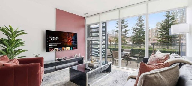 Luxurious 4BR Oasis Walk to CN Tower Entertainment | Parking Available in Toronto