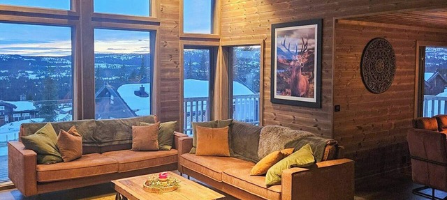 Luxurious family cabin by the ski trails in Svingvoll