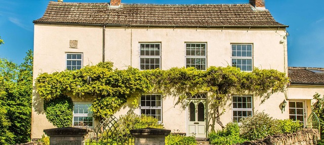 Luxury 6 Bed House, Hot Tub, Games Room and in Walking Distance to Village Pub in North Nibley
