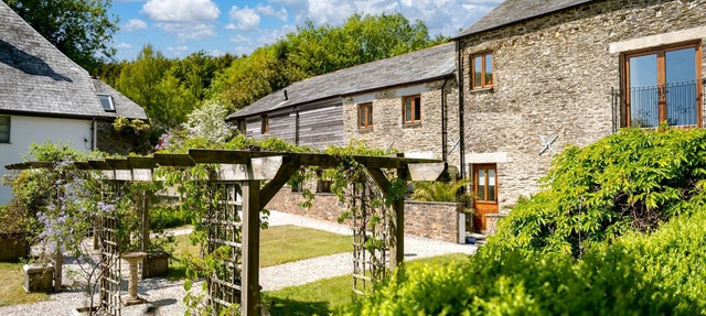 Luxury Farm Cottages in rural setting near Looe, with hot tubs and EV charging in Looe