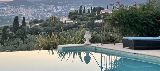 Luxury French Riviera Villa. Stunning Pano Sea/Mountain views. Pool & Cinema rm in Grasse