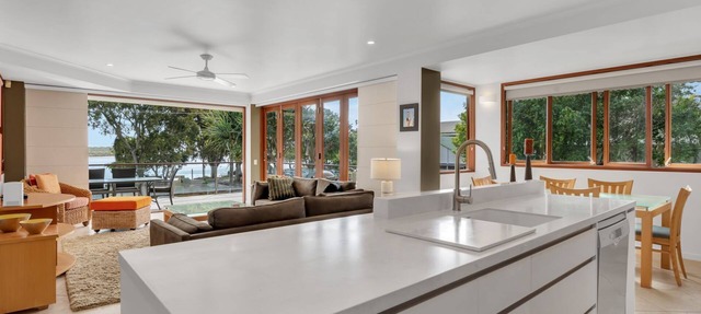 Luxury Riverfront Apartment in NOOSAVILLE