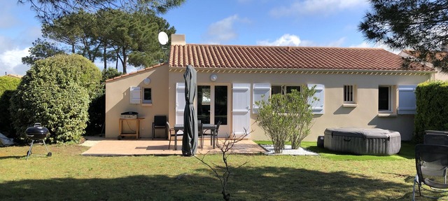 Maison Type Vendéenne de Plein Pied 3 Chambres 800m de la Plage in Brem-sur-Mer