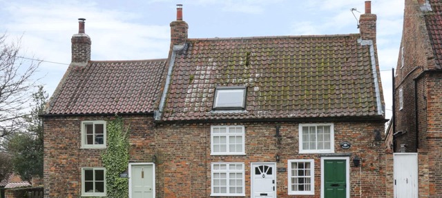 MAY COTTAGE, pet friendly, character holiday cottage in Stillington in York