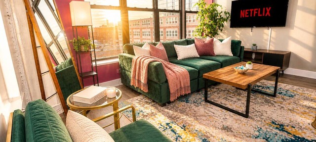 McCormick Place 2b/2b corner unit with optional parking for up to 6 guests in Chicago