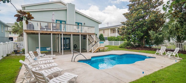 Meant 2 B'each 6 bedroom 5.5 bath home in South Litchfield, PRIVATE POOL in Pawleys Island