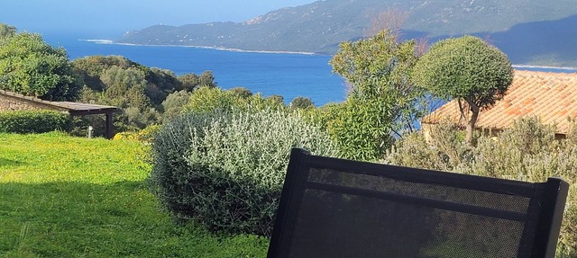 Mini villa vue mer et wifi dans petite résidence* avec piscine chauffée in Serra-di-Ferro