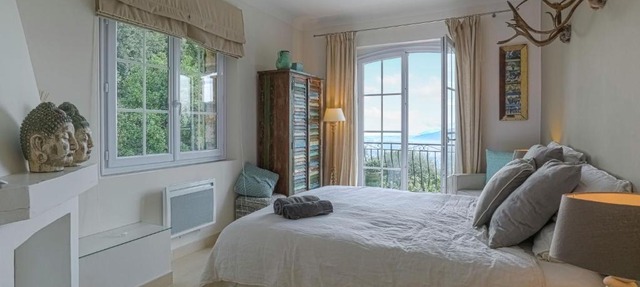 Mountain Villa with Panoramic Sea Views and Pool in Grasse in Grasse