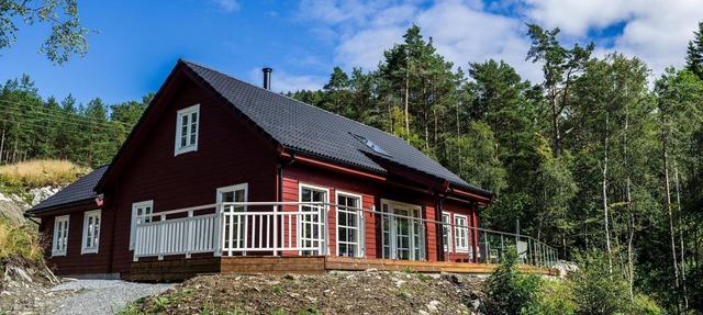 New, large family friendly cottage, with great views, in rural surroundings in Fusa