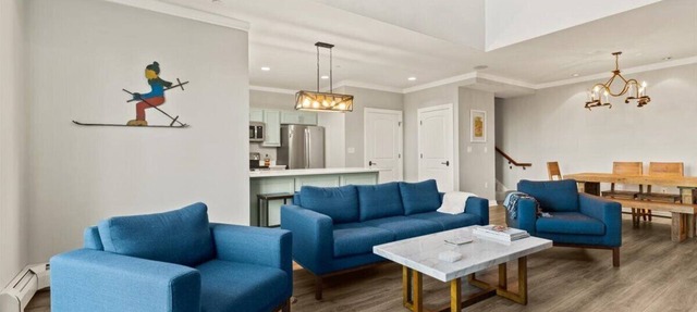 New Renovated 3BR/4BTH Condo Sleeps 10 Gym Heated Pool Walk to Stratton Mtn in Winhall
