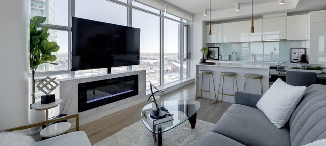 Next to Bmo/saddledome Downtown Calgary 2 bedroom Penthouse style condo sleep 6 in Calgary