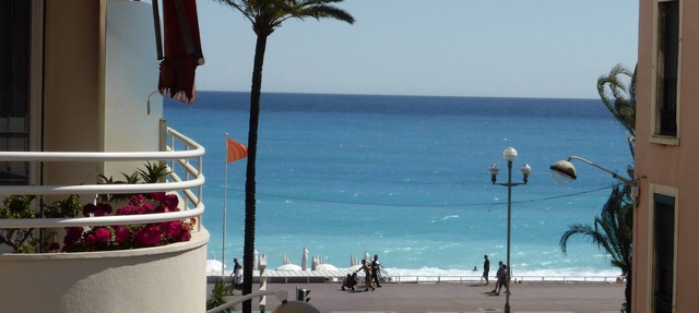 Nice Centre- Apartment with balcony and stunning sea view in the golden square. in Nice