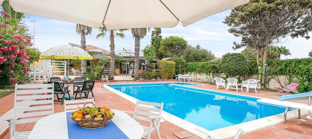 Nice home in Modica with private swimming pool, can be inside or outside in Modica