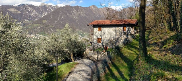 Oasi delle Querce: A Nature Reserve Overlooking the Lake on Monte Isola in Lombardia