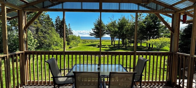 Oceanfront Cozy Cottage Private Beach, Hot Tub, Pool & Boardwalk in Upper Cape