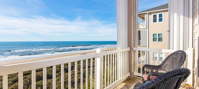 Oceanfront Gem: Pools/Hot Tub, Beach and Beyond in Indian Beach
